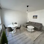 2 Bedroom With A Balcony In The Center Of *