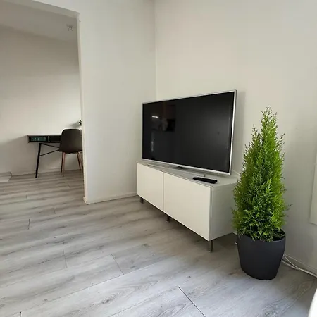 2 Bedroom With A Balcony In The Center Of