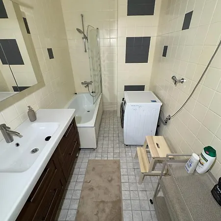 2 Bedroom With A Balcony In The Center Of *