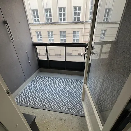 2 Bedroom With A Balcony In The Center Of