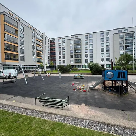 2 Bedroom With A Balcony In The Center Of *