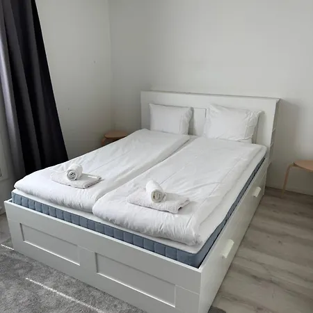 2 Bedroom With A Balcony In The Center Of