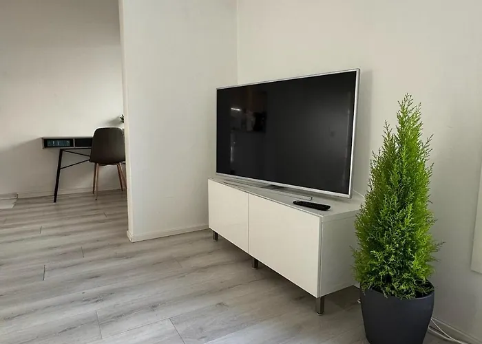 2 Bedroom With A Balcony In The Center Of