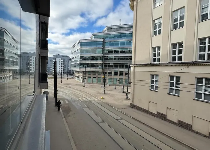 2 Bedroom With A Balcony In The Center Of *