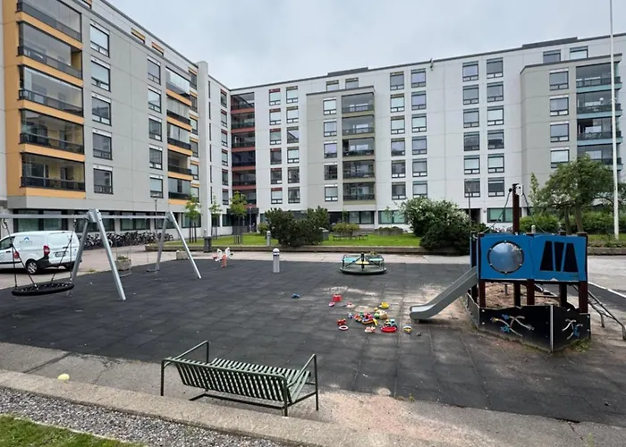 2 Bedroom With A Balcony In The Center Of *