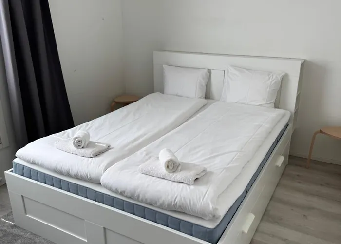 2 Bedroom With A Balcony In The Center Of